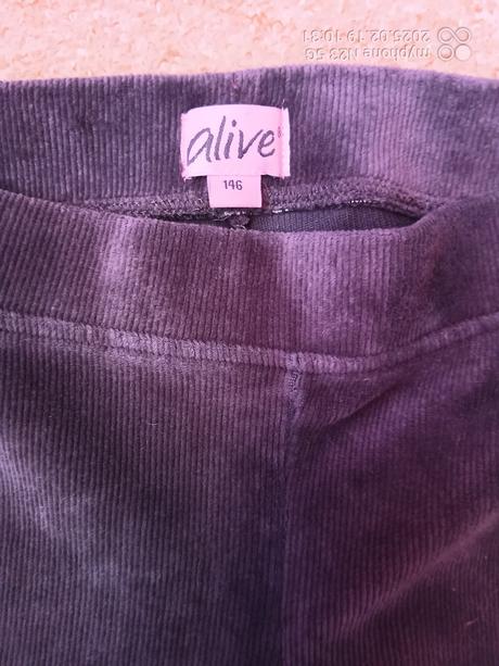 Legíny zn."alive" vel."146", alive,146
