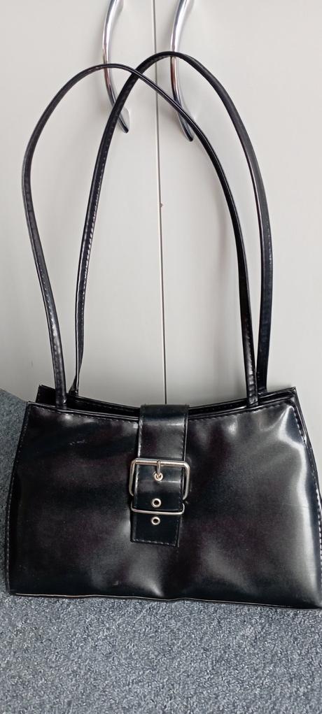 Kabelka přez rameno,