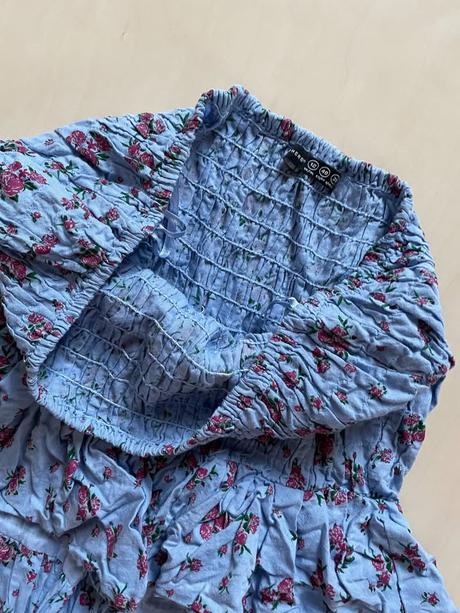 Top s volnáky nebo minišaty pro menší díry se spod, m