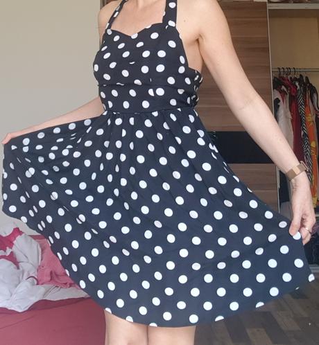 Puntíkaté šaty, 38