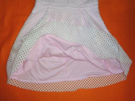 Exkluzivní bílé síťované šaty s růžovou podšívkou, 158