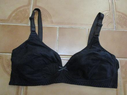 Pěkná jako nová černá bavl. podprsenka, vel. 80c, 80c