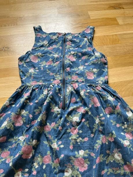 Lehké letní šaty, 158