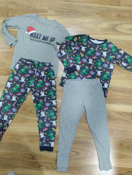 Pyžama s vánočním motivem, 116