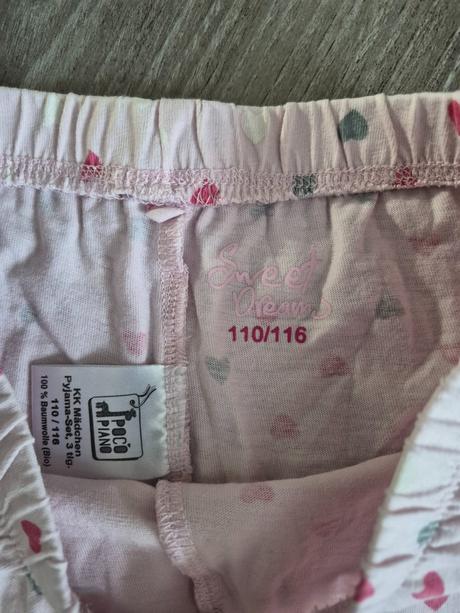 Pyzamove kratasy, 110