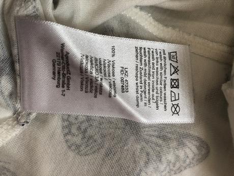 Bílé tričko s modrými motýly, velikost 32 ajc, 32