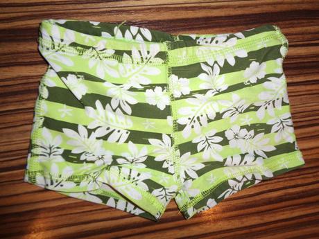 Pěkné pruhované zelené hawai plavky, 92