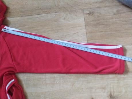 Červená teplákovka, 122