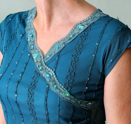 Společenský krajkový top s flitry vel. s, s