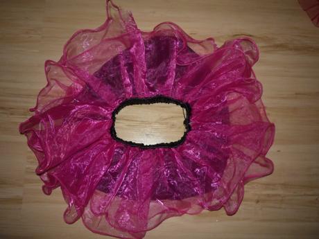 Růžová řasená sukně, 128