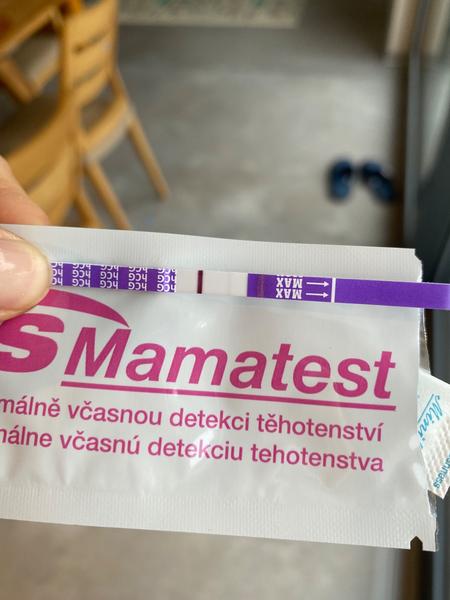 Vidíte slabou čárku na těhotenském testu?