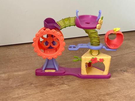 Littlest pet shop - zvířatká, domeček s kolotočem, 