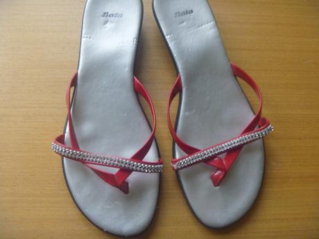 Nazouváčky s červenými pásky zn. baťa vel. 39, baťa,39