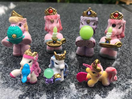 Vzacni konicci filly ( se svickou, velikonocnim va,