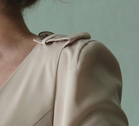 Zajímavá halenka s plisovanými zády vel.xs-34, xs