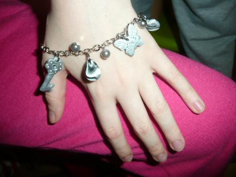 Náramek bižuterie motýl klíč,