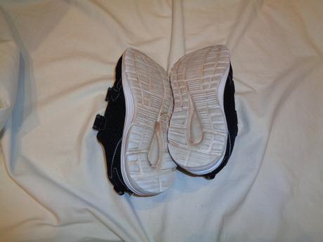 Černé sportovní boty s bílou podrážkou, 41