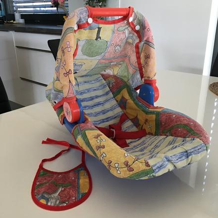 Hračka sedačka pro panenku,