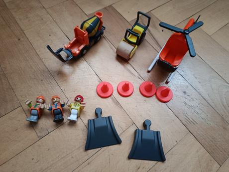 Autíčka s magnety - stavební stroje, vrtulník, 