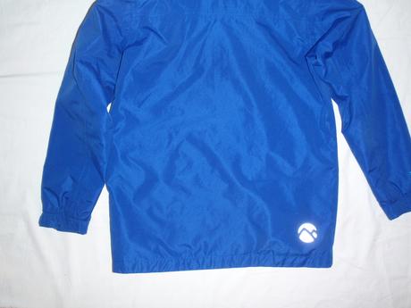 Nádherná modrá sportovní značková bunda, 140