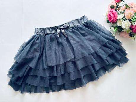 An9/ sukně tylová šedé barvy - v.8/9 let, 134