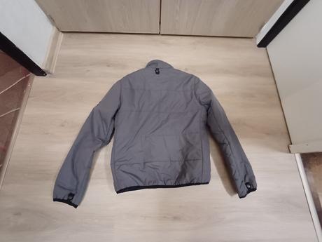 Přechodová bunda, 36