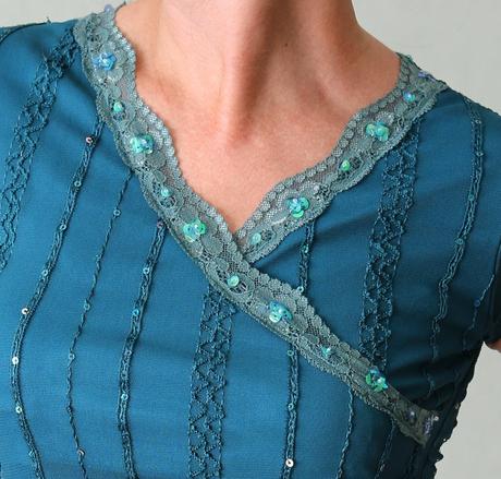 Společenský krajkový top s flitry vel. s, s