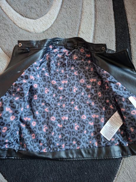 Koženková bundička, 134