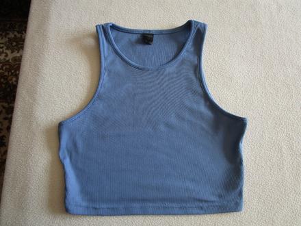Pěkný modrý elast. crop top, téměř nenošený, v. s, s