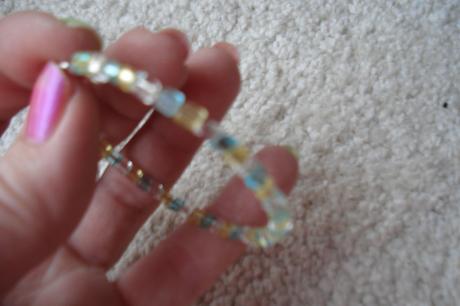 Náramek z korálků,