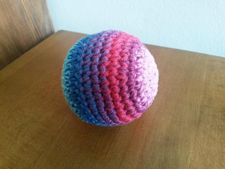 Háčkovaný míček 8 cm, 