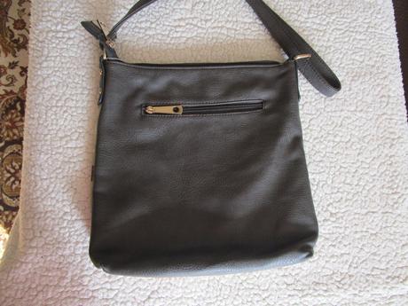 Pěkná tm. šedá kabelka, vepředu zajímavý potisk,