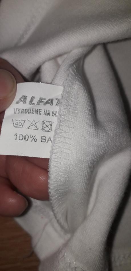 Bílý nátělník, 140