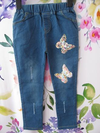 Elastické džíny s flitrovými motýlky, 122