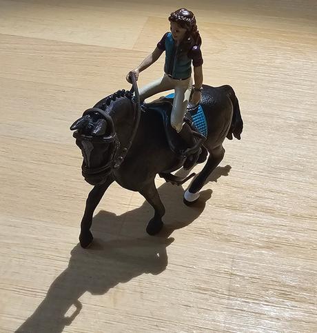Figurka kůň černý a jezdkyně schleich,