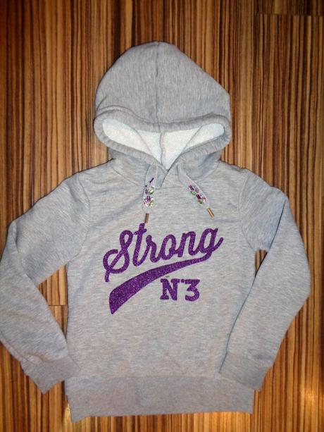 Krásná šedá mikina s fialovým nápisem, 116