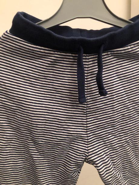 Bílomodré tepláčky s tkaničkou, 92