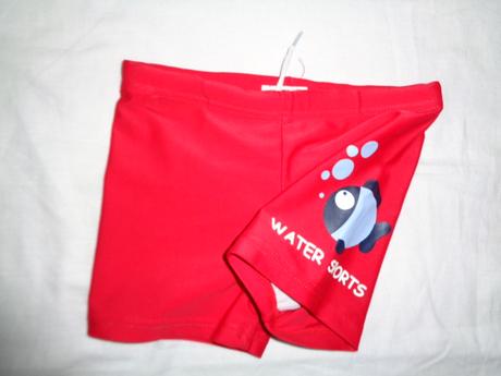 Krásné červené plavky s rybičkou, 104