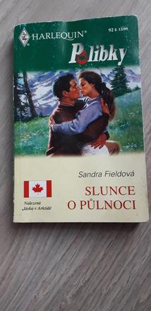1413 - sandra fieldová - slunce o půlnoci,