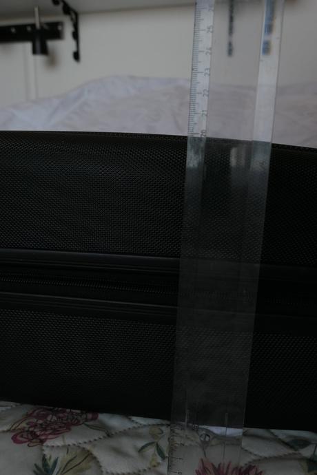 Skořepinový kufr na kolečkách - palubní, 