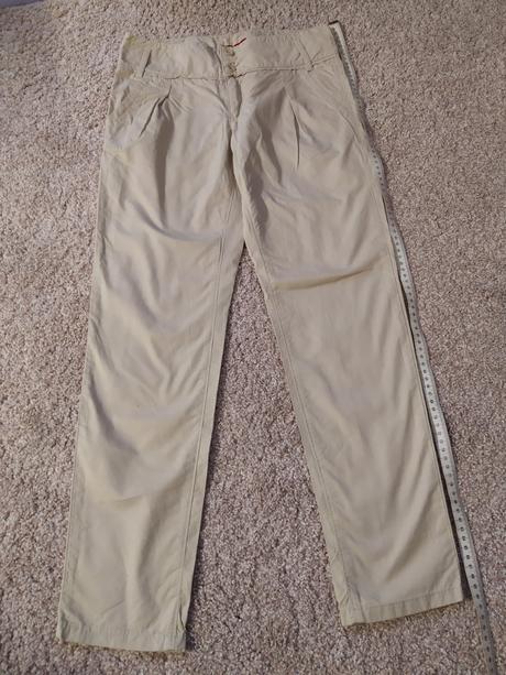 Béžové kalhoty, 146