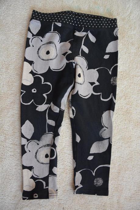 Trika, džíny a legíny s kytkama, 104–116