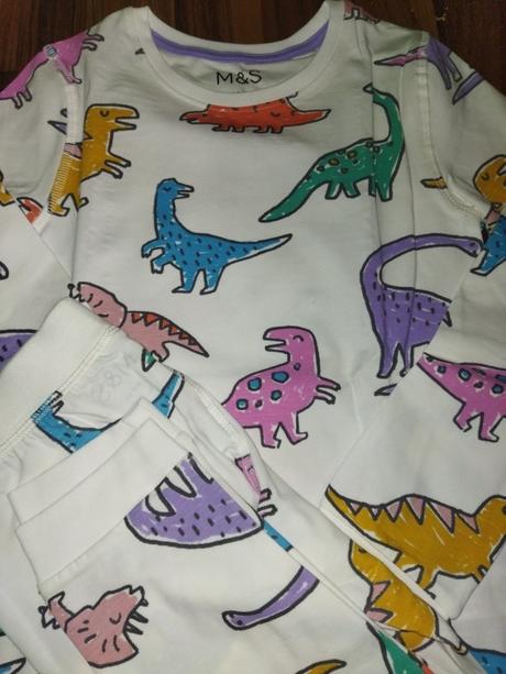Bílé pyžamo s dinosaury 122, marks & spencer,122