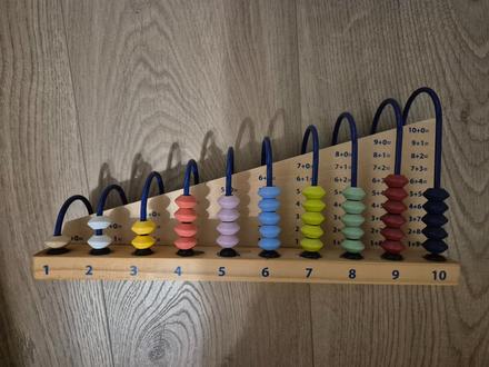 Montessori počítadlo small foot - příklady + a -,