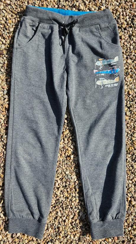 L298	chlapecké tepláky letadlo vel. 122-128, kugo,122