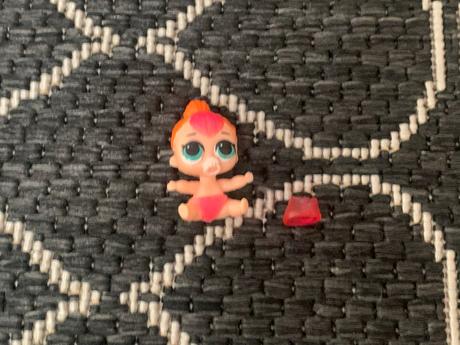 Bábiky s doplnkami v štýle lol,