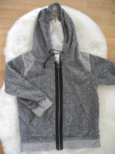 Mikina s kapucí, 116