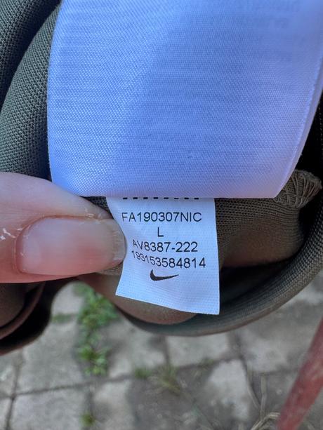 Mikča, nike,158