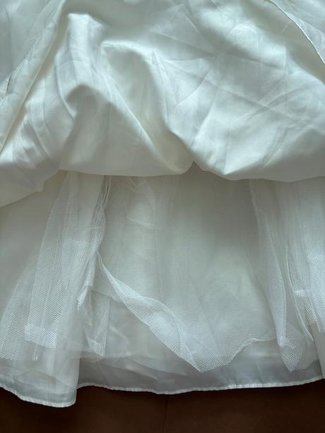 Ob/ sváteční luxusní šaty krémové barvy - v.8 let, 128