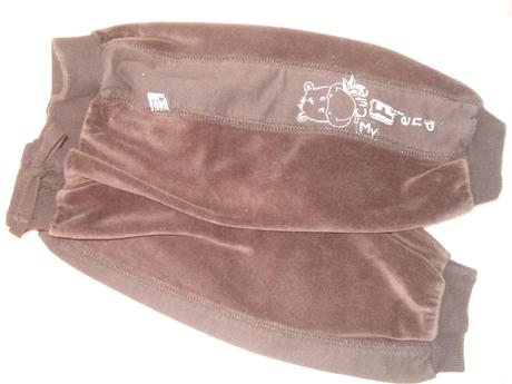 Sametové tepláčky, 62